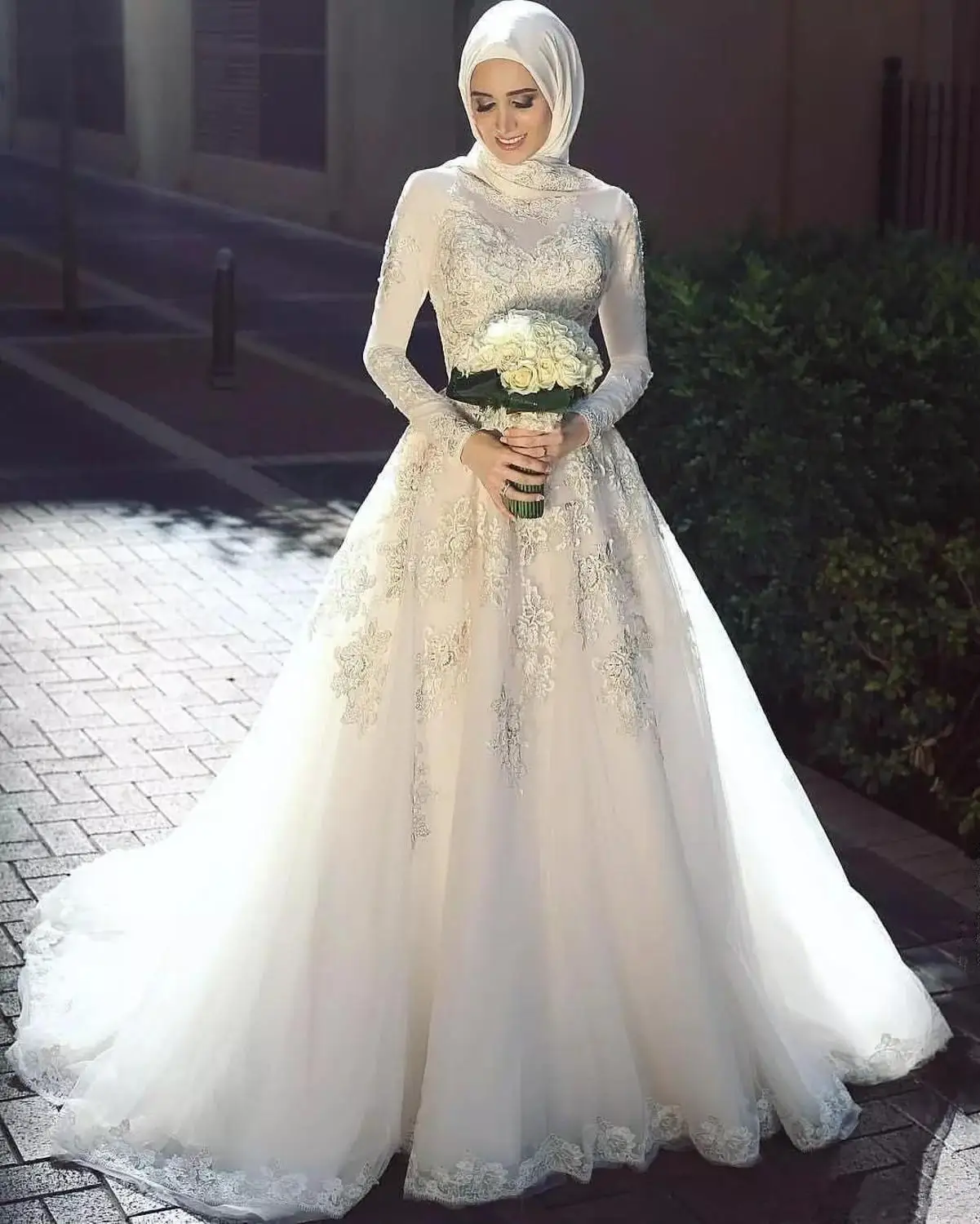 

Wedding Gowns 2019 Elegant Sweep Train Bridal Dress Long Sleeve Muslim Wedding Dress White Tulle Wedding Dress Vestido De Noiva