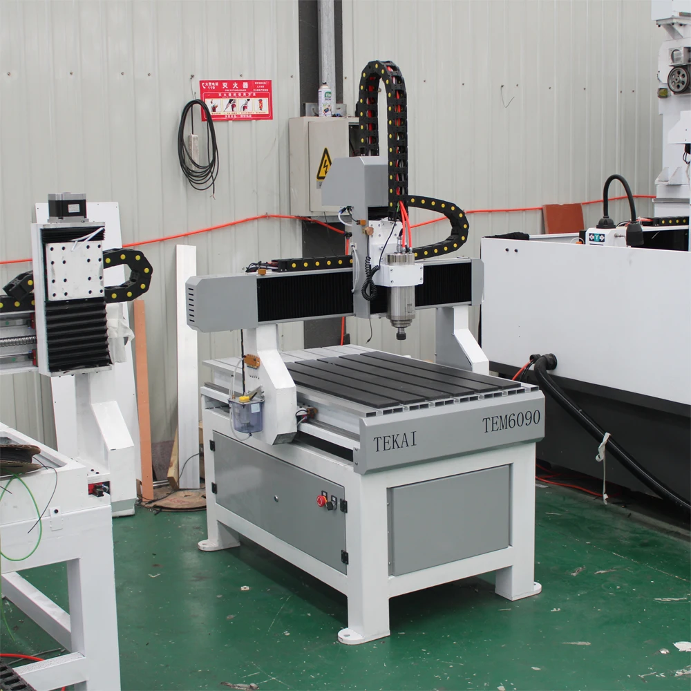 Маршрутизатор с ЧПУ Китай цена Настольный Станок для резки фанеры ДВП ПВХ гравер