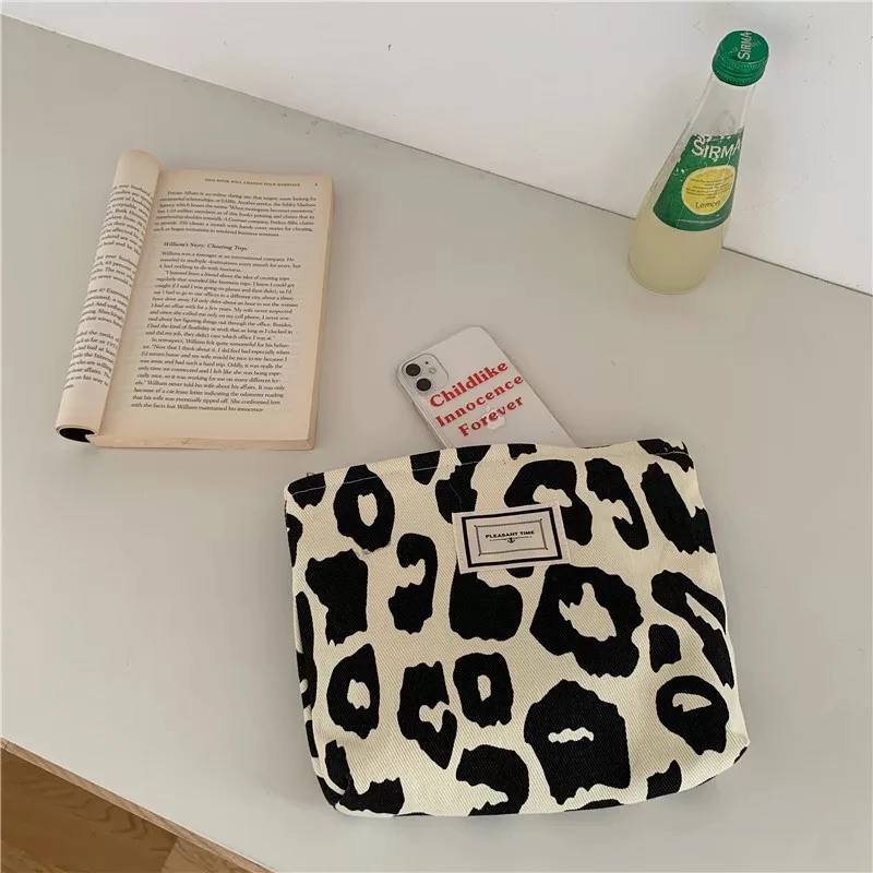 

Hylhexyr black leopard print women's large capacity leisure fashion solid color women's Hand Bag Canvas women's envelope bag han