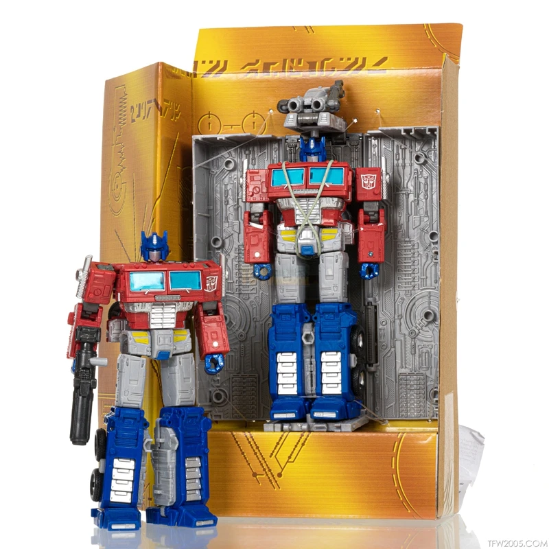 Фигурка Optimus Prime из линейки лидеров Hasbro Transformers War for Cybertron Kingdom.