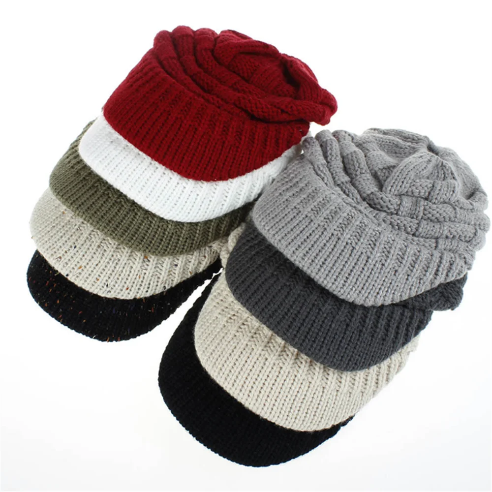 Шапка конский хвост зимняя женская вязаная теплая шапка пучок волос облегающая