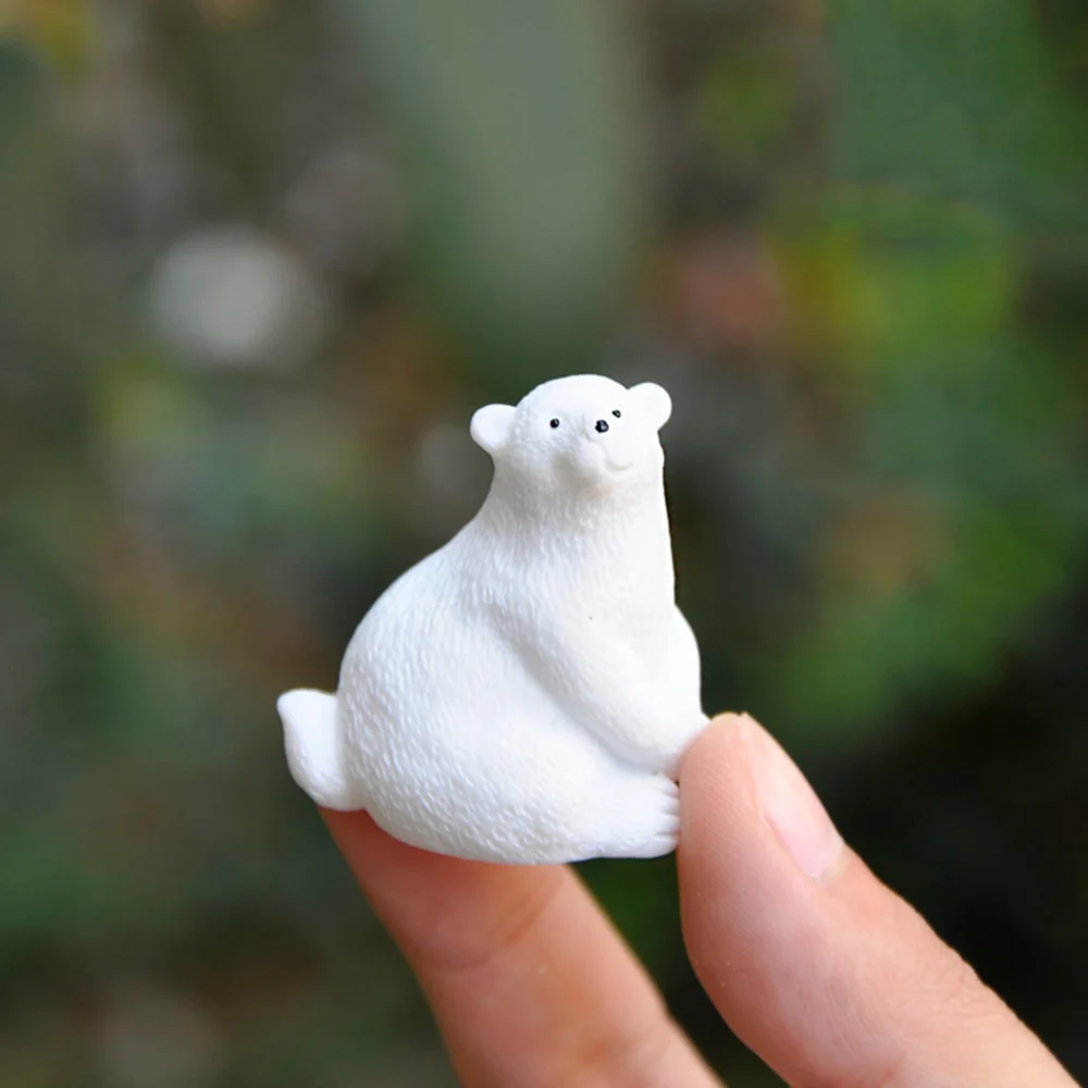 

10pcs Micro Landscape Polar Bear Ornament Adorable Polar Bear Adornment Resin Craft Desktop Adornment (Mixed Style)