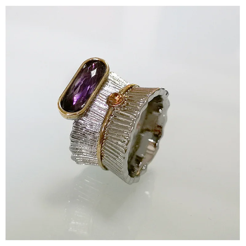 Винтажное кольцо с фиолетовым цирконием