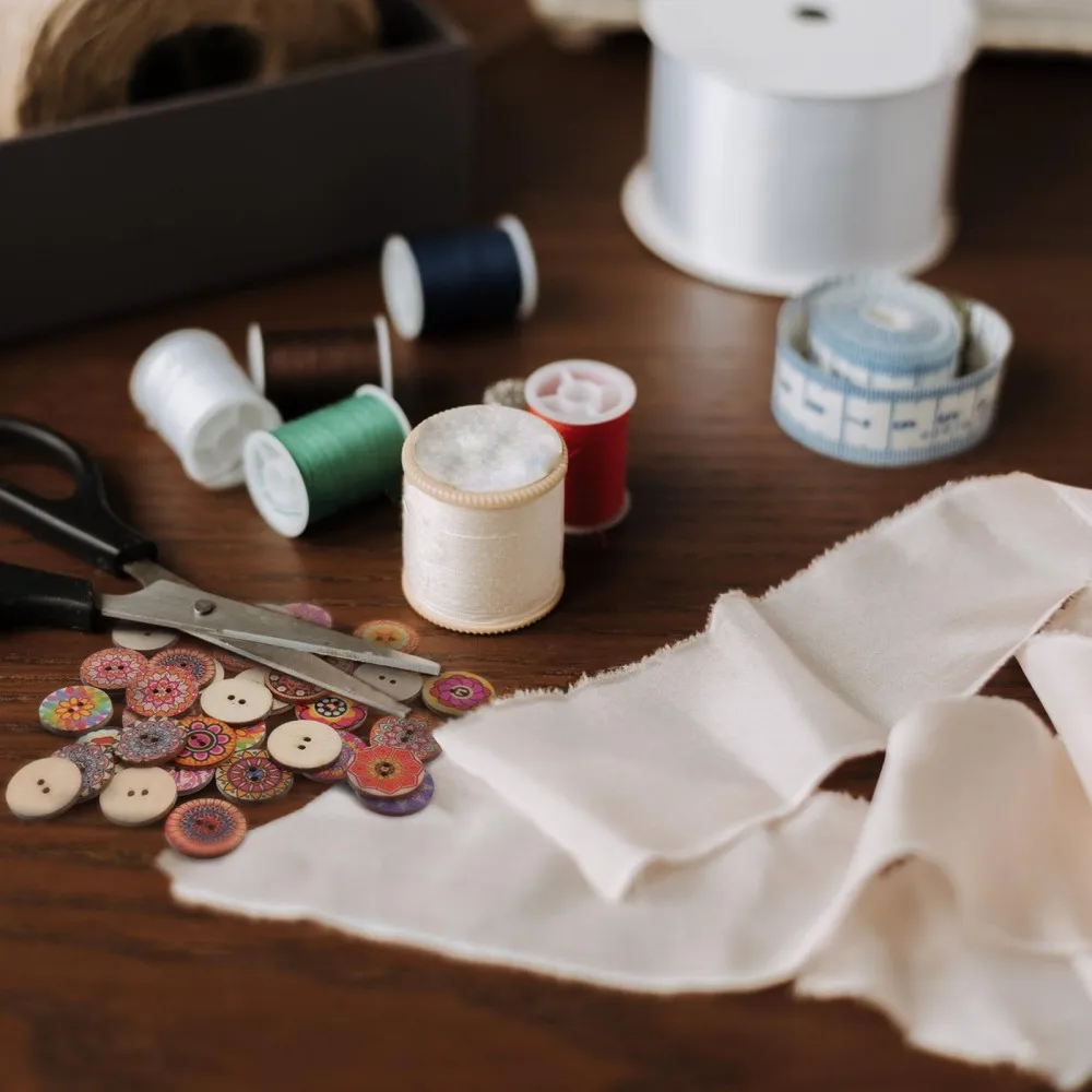 

100pcs Round Vintage Wooden Button Creative Round Button for Decor (Colorful)