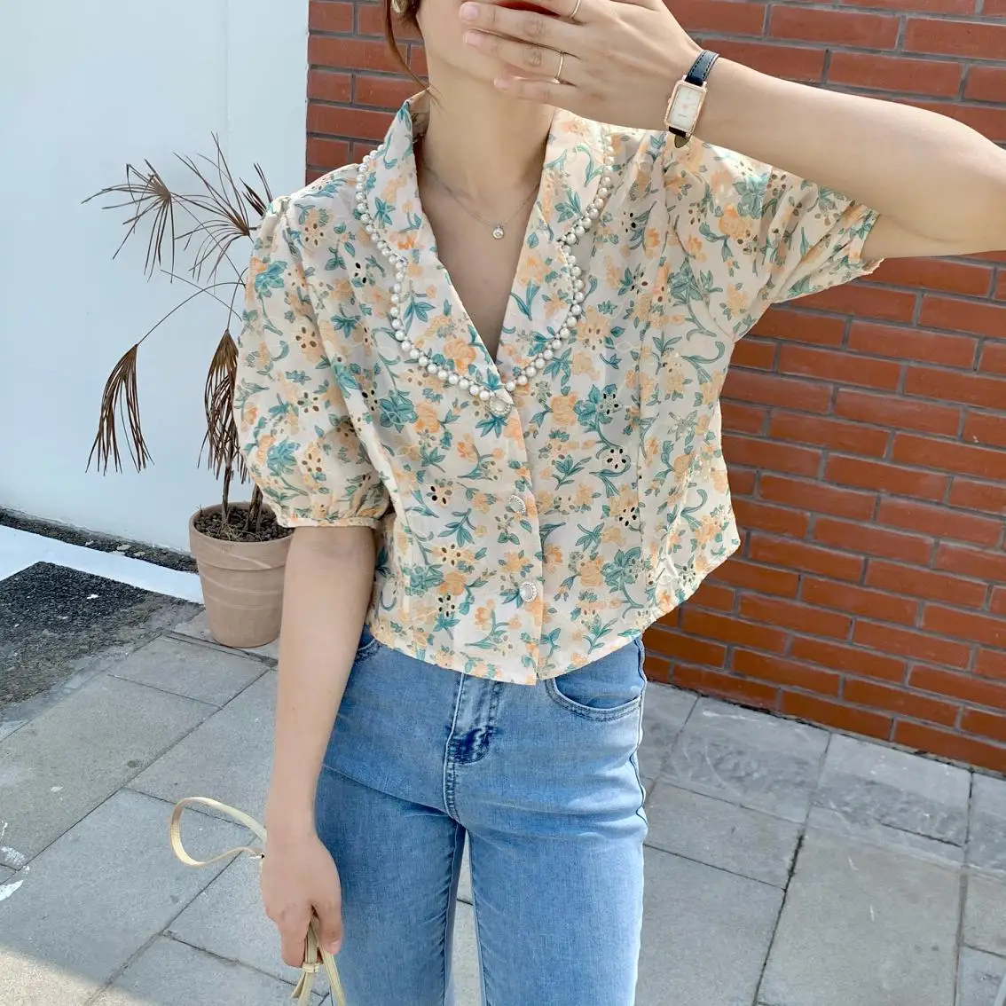 

Beading Floral Shirt Female Design Feeling Niche Single Breasted Western Style Dolls Temperament Short Sleeve Blouse Beading Top