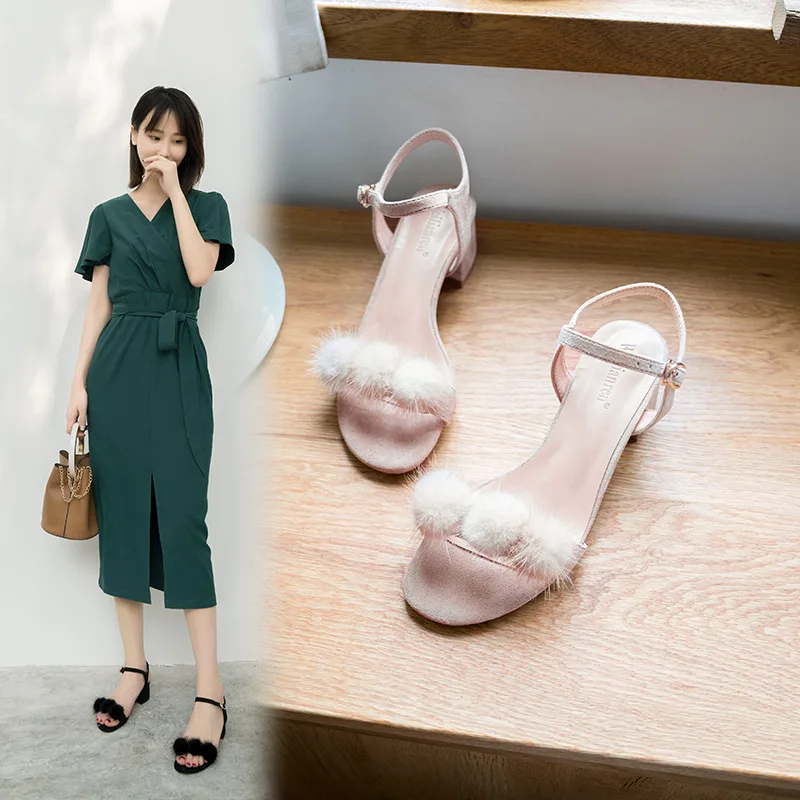 Сандалии-гладиаторы женские на массивном каблуке с меховым помпоном узким