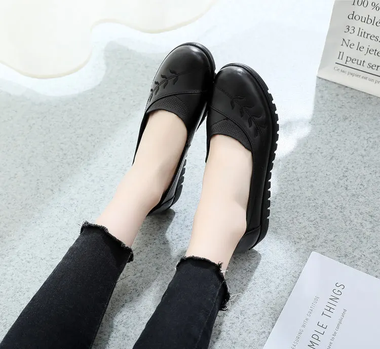 

Genuine Leather Women Flat Shoes Comfortable 2020 Spring/Autumn Oxfords Slip On Ladies Cow Leather Shoe Large Size 35-41