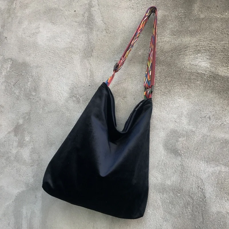 

New Style for Autumn and Winter Solid Color Velvet Shoulder bags Women's bags Zipper Cloth bags Artistic Shopping bags