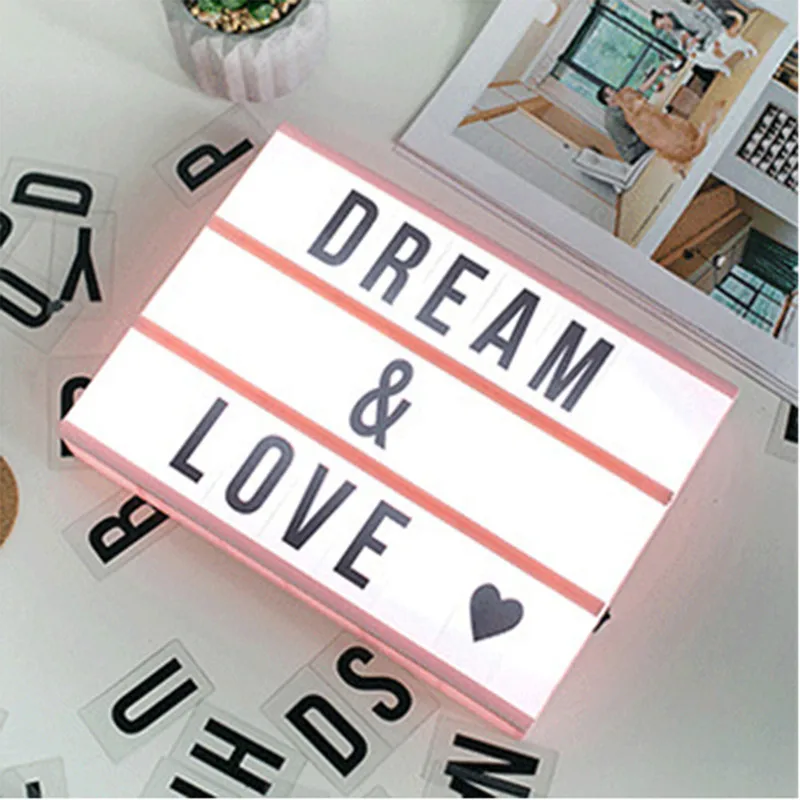 Ночник для кинотеатра сделай сам с черными буквами и картами на батарейках AA