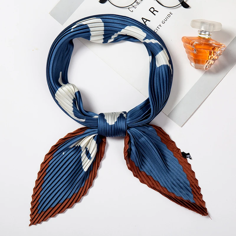 

2021 Designer Silk Crinkle Scarf Square for Women Letter Print Lady Pleated Hair Neck Scarfs Female Satin Neckerchief Tie
