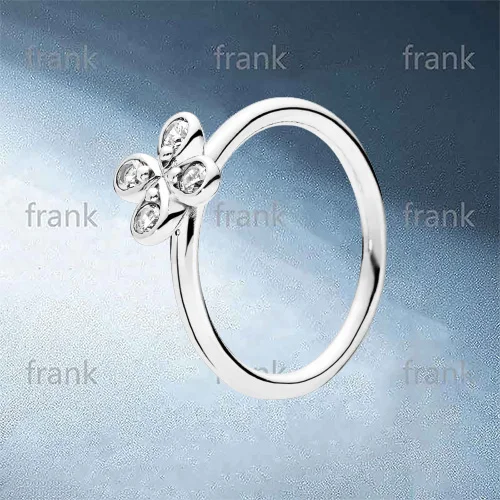 

197967CZ Four-Petal Flower Ring