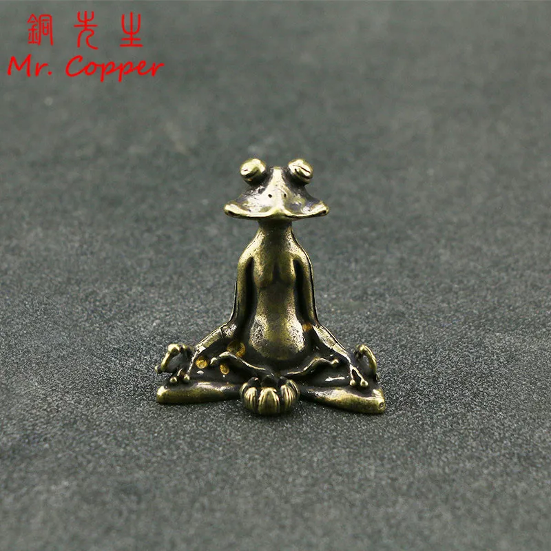 Медная статуя в ретро стиле буддистская Зен лягушка с маленьким орнаментом