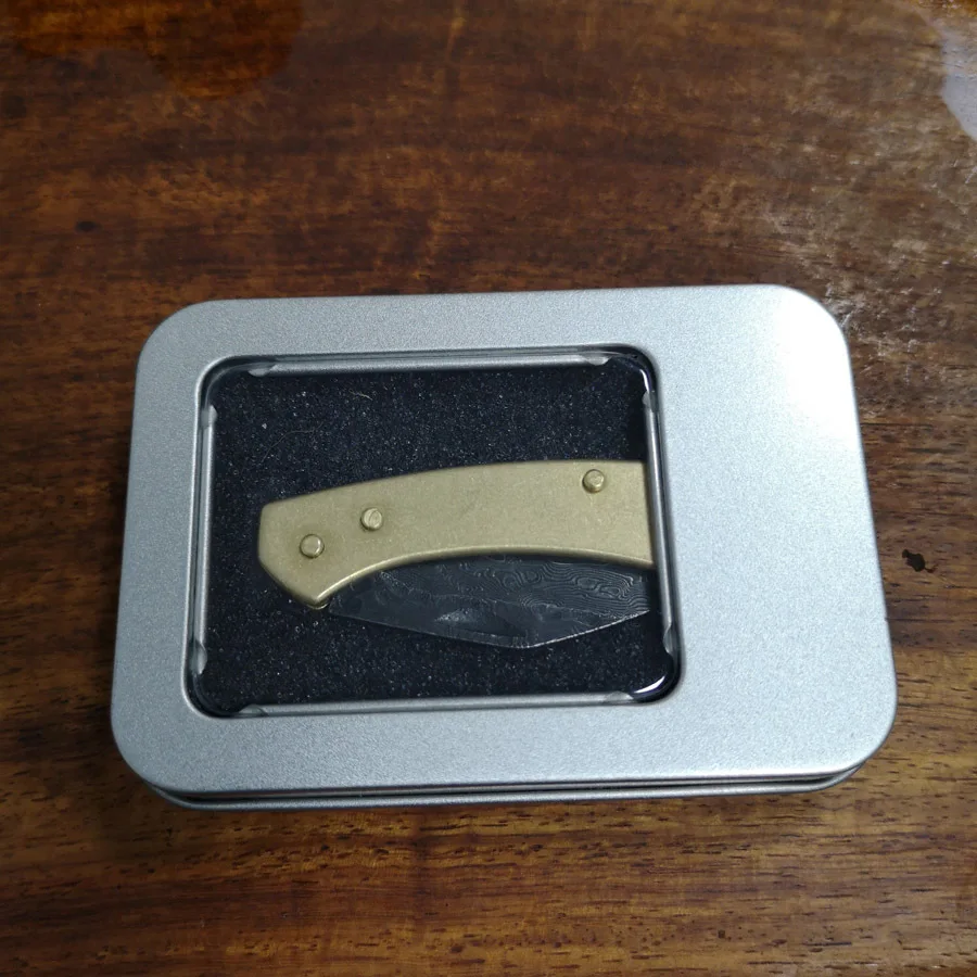 

Dropship Mini Outdoor pocket Knife Damascus Steel Folding Knife Brass Handle Lockless Camping Knife Carry Tool With Box