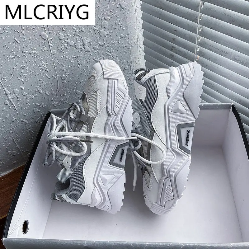 

Женские теплые кроссовки на платформе, модная повседневная прогулочная обувь на шнуровке, Женская теннисная корзина с вулканизированной п...