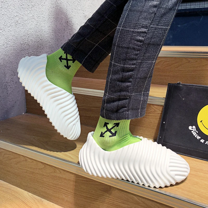 

Men's and Women's Breathable Walking Sneakers New Men's Casual Sports Shoes Are Light and Comfortable Zapatillas Hombre