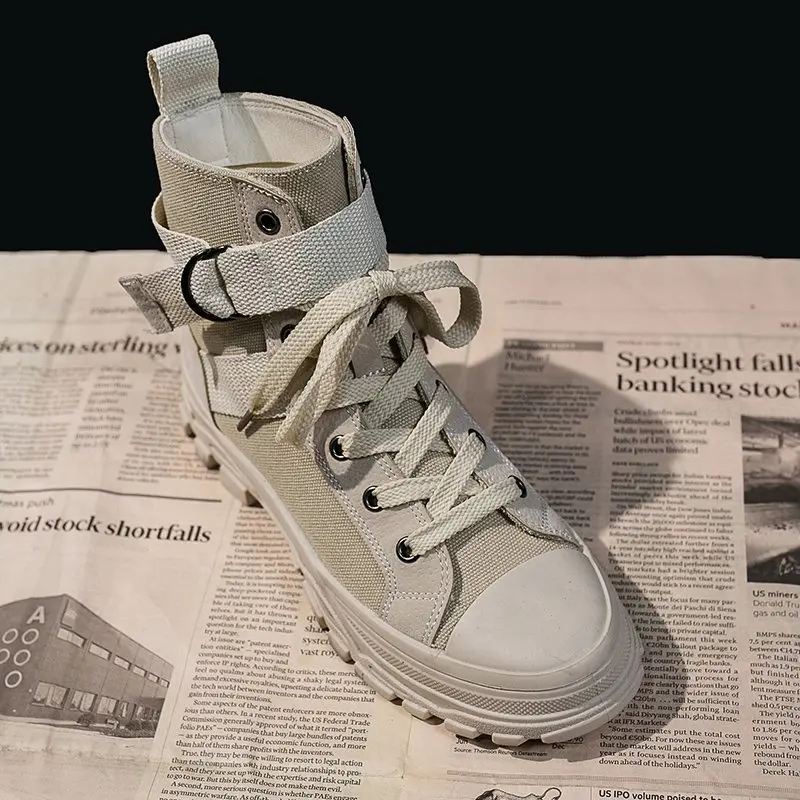 Женские ботинки на плоской платформе в байкерском стиле Сезон осень Модные Martens