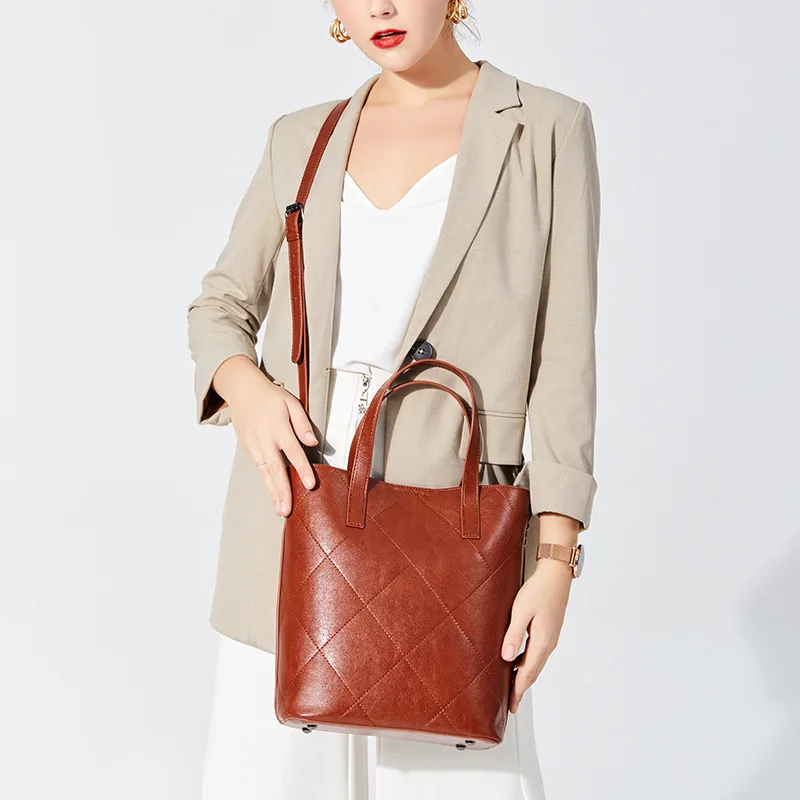 

2019 Portable Large Capacity Handbags New Vintage Oil Wax Leather Middle-aged Solid Color Luxury Handbag Women Bags Designer