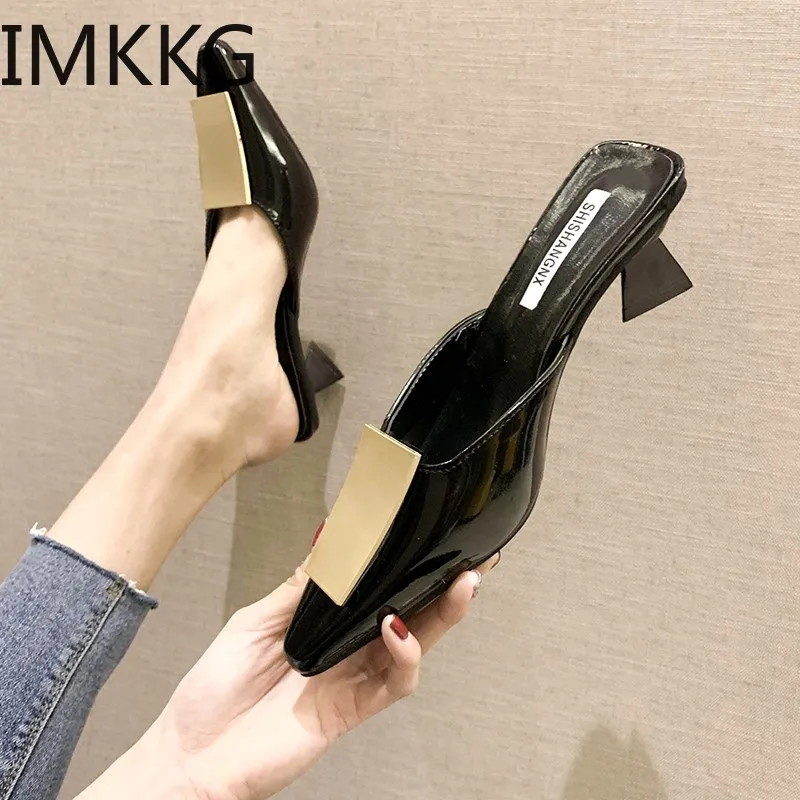 Женские шлепанцы с острым носком роскошные брендовые пляжные на низком каблуке