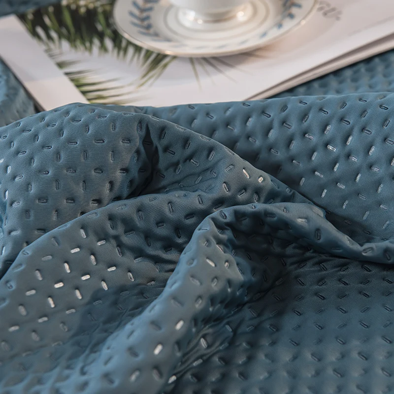 

Lightweight Breathable Cool Fabric Solid Summer Thin Quilt Ultrasonic Embossing Throw Cover for Home Hotel Student Dormitory