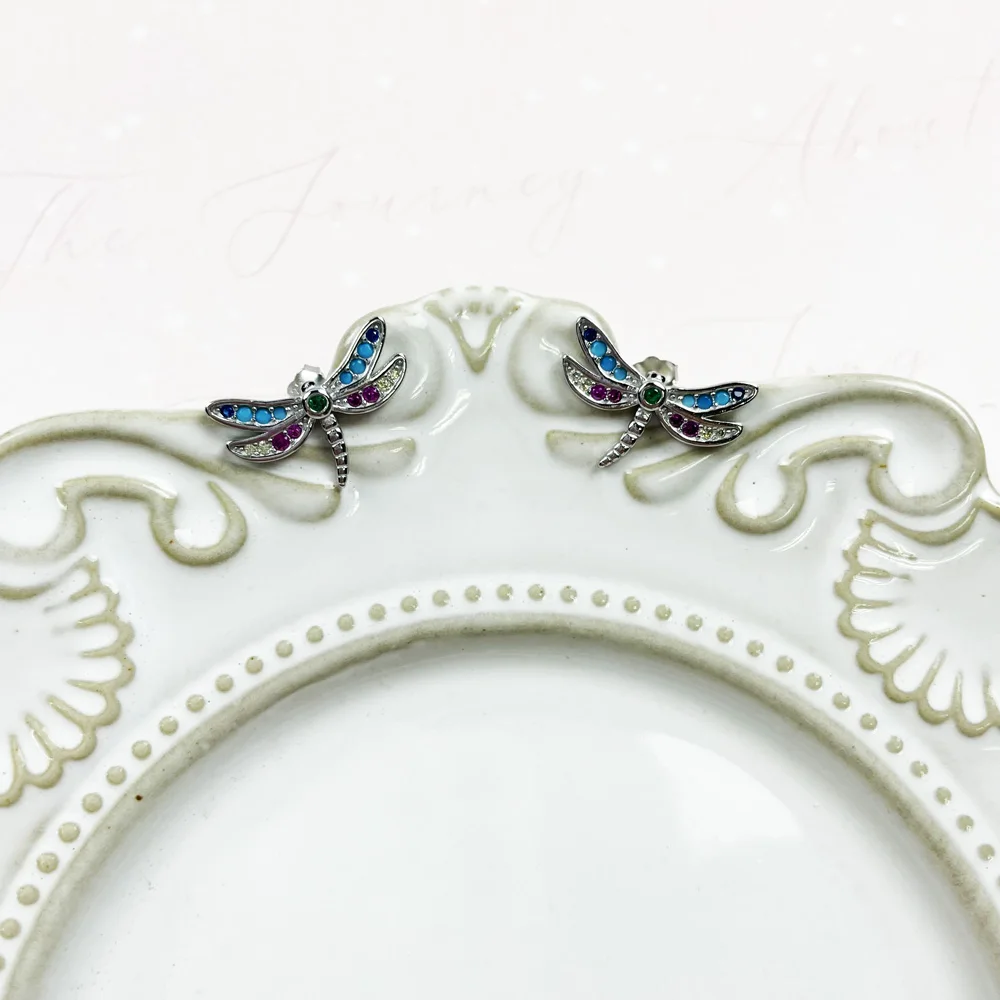 Серьги-гвоздики со стрекозой и красочными камнями | Украшения аксессуары
