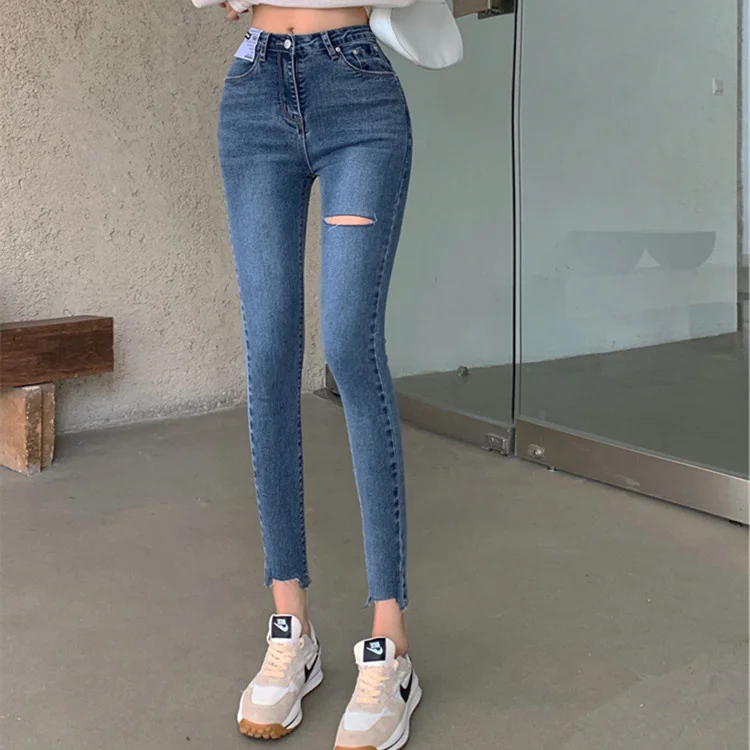 

Новинка Осень 2021, корейские модные перфорированные леггинсы в иностранном стиле, джинсовые Капри с высокой талией и декоративными краями