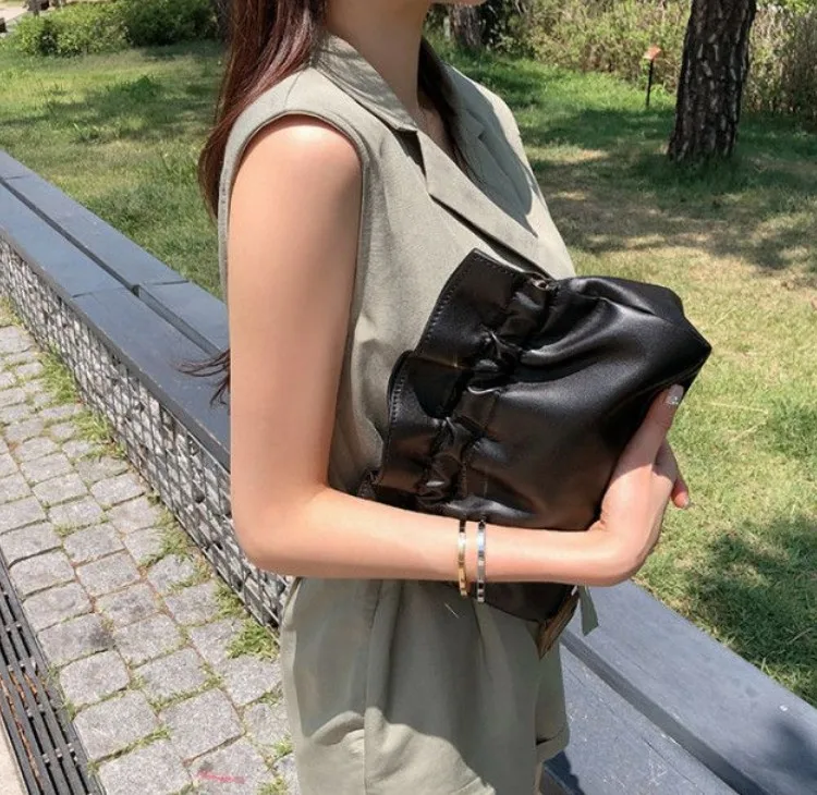Клатчи на день вечерние сумочки женские большие с подушками новинка 2019 черный