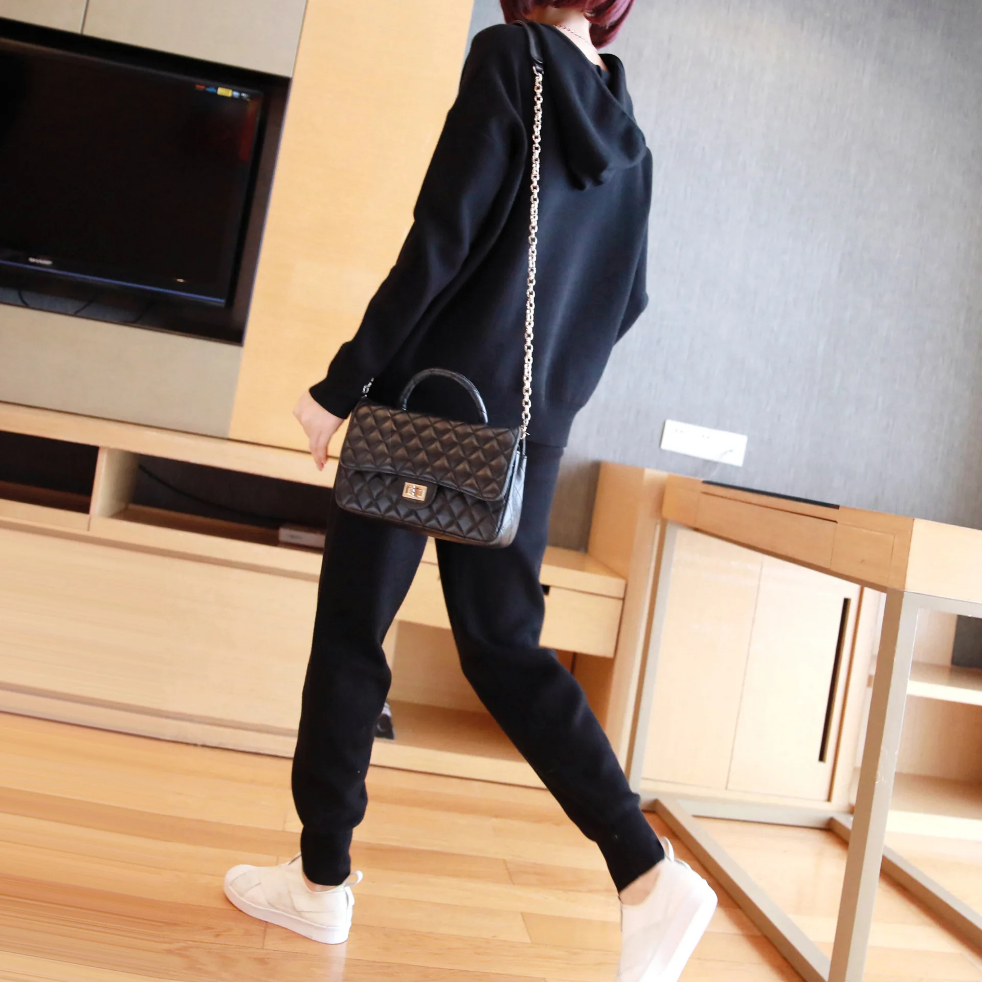 Женский трикотажный комплект из 2 предметов однотонный черный осенний |