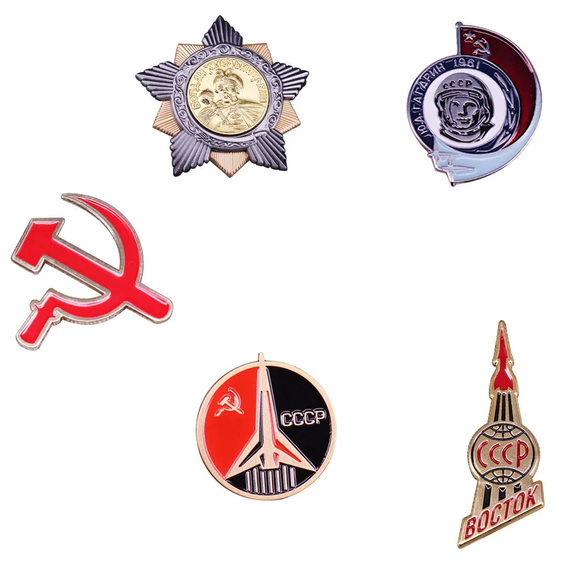 Эмалированный значок на тему советской тематики CCCP в космическом полете ретро