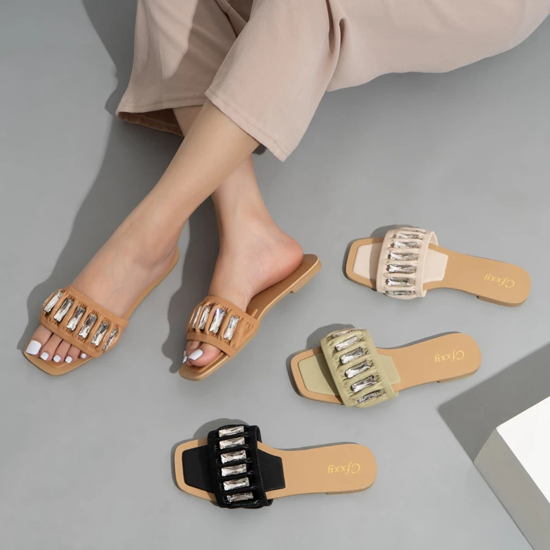 

Шлепанцы женские на плоской подошве, повседневные сандалии с квадратным носком, без застежки, со стразами, пляжные шлепанцы, сланцы, большие...