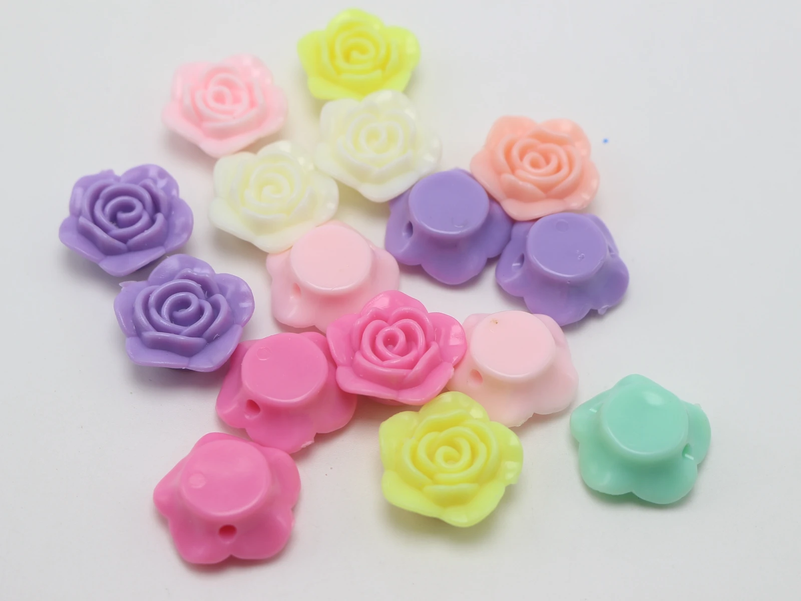 

50pcs Mixed Pastel Color Acrylic FlatBack Rose Flower Beads Charms 20mm