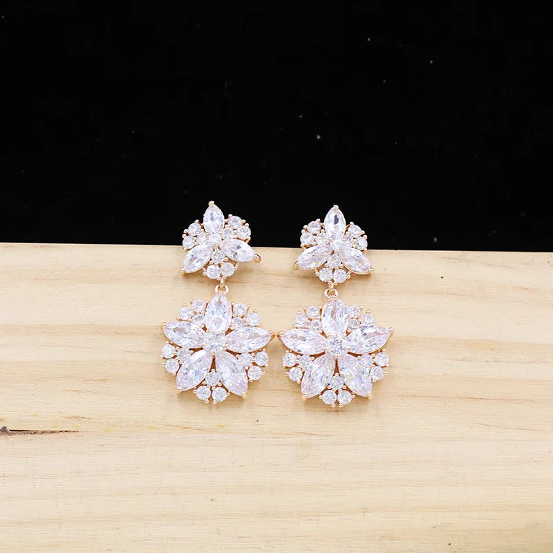 Серьги с подвесками из 18-каратного золота ювелирные украшения кисточками