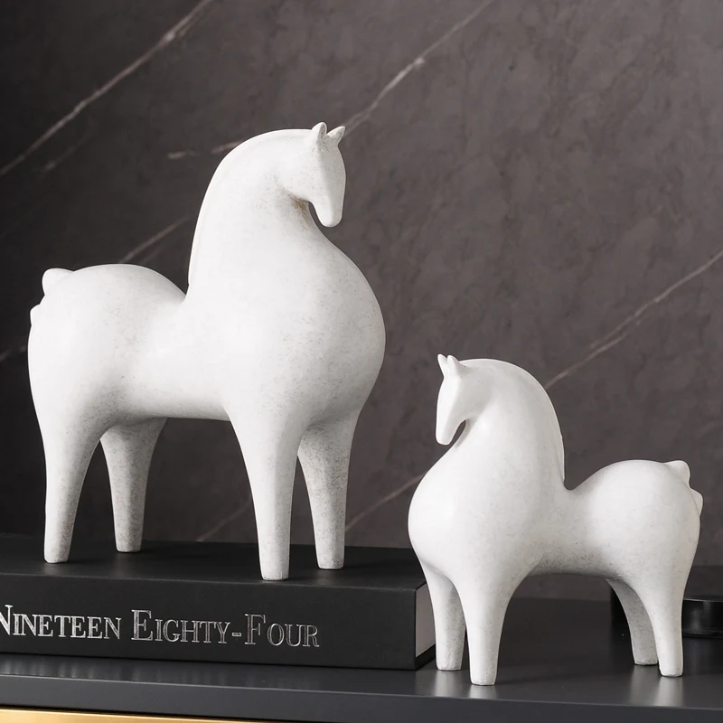

Resin Horse Statue Morden Art Animal Figurines Office Home Decoration Accessories Horse Sculpture New Year Gifts