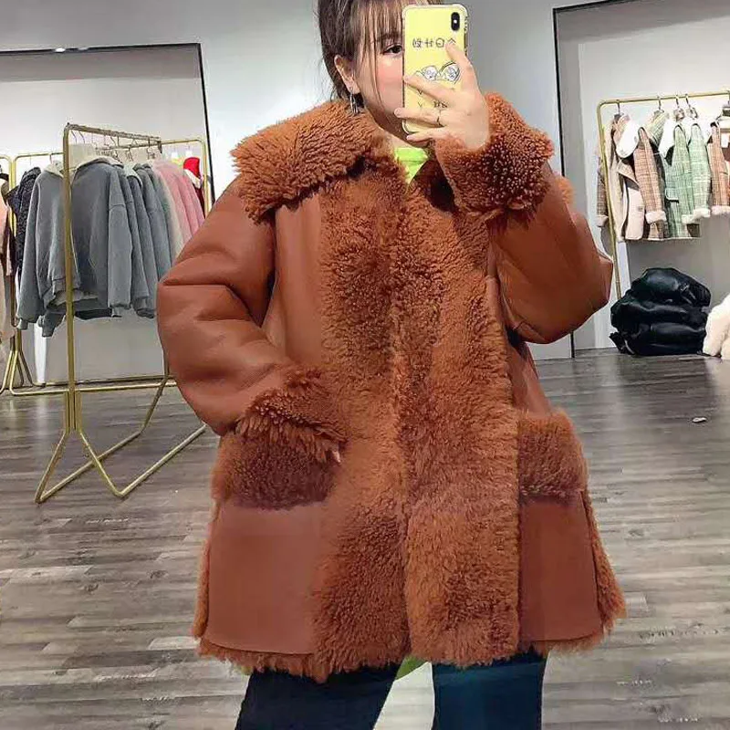 Женское теплое пальто из натуральной овечьей кожи однотонное с отложным