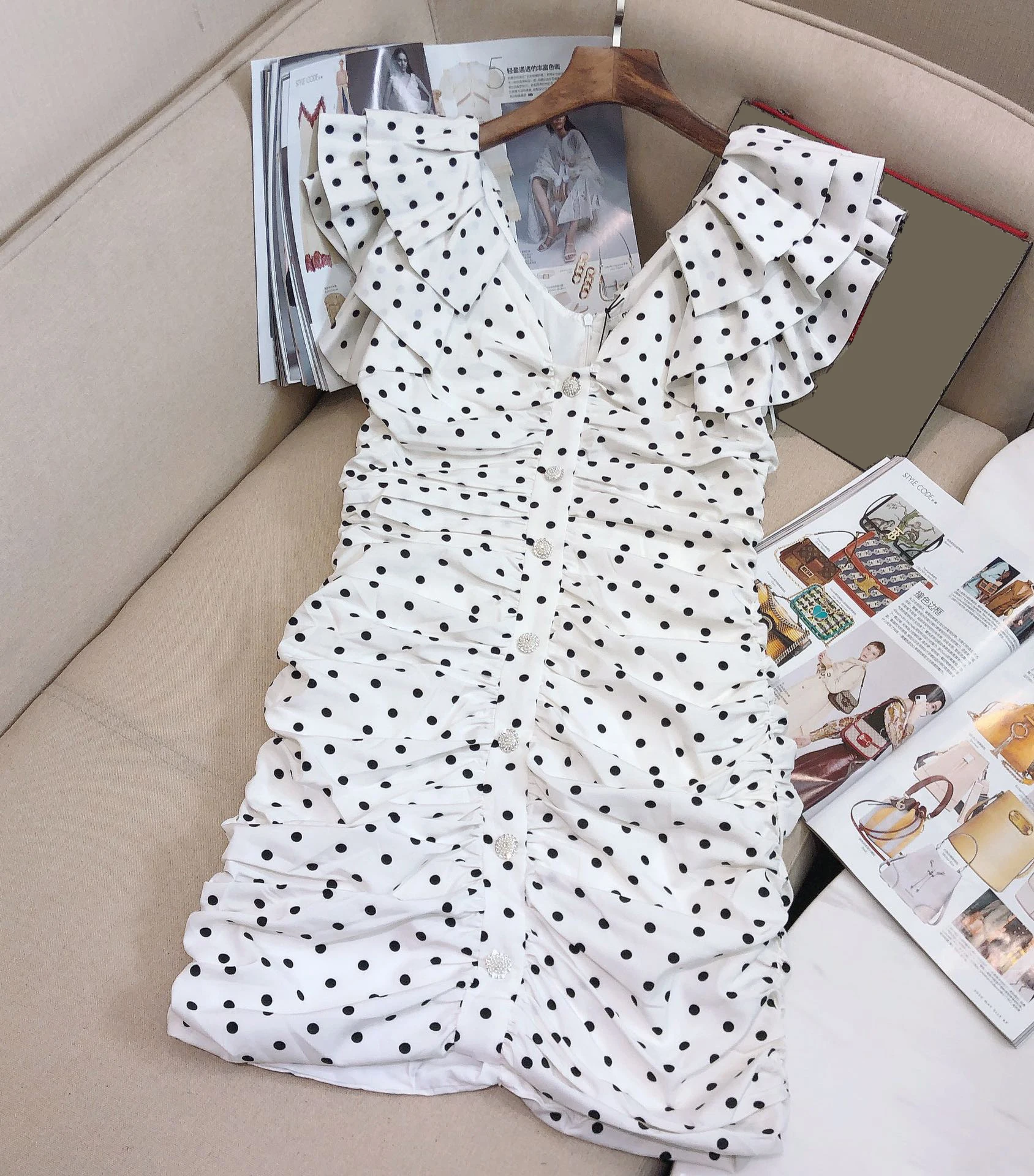 

Женское плиссированное платье, белое платье в горошек с V-образным вырезом и оборками, элегантная подиумная мини-юбка, лето 2021