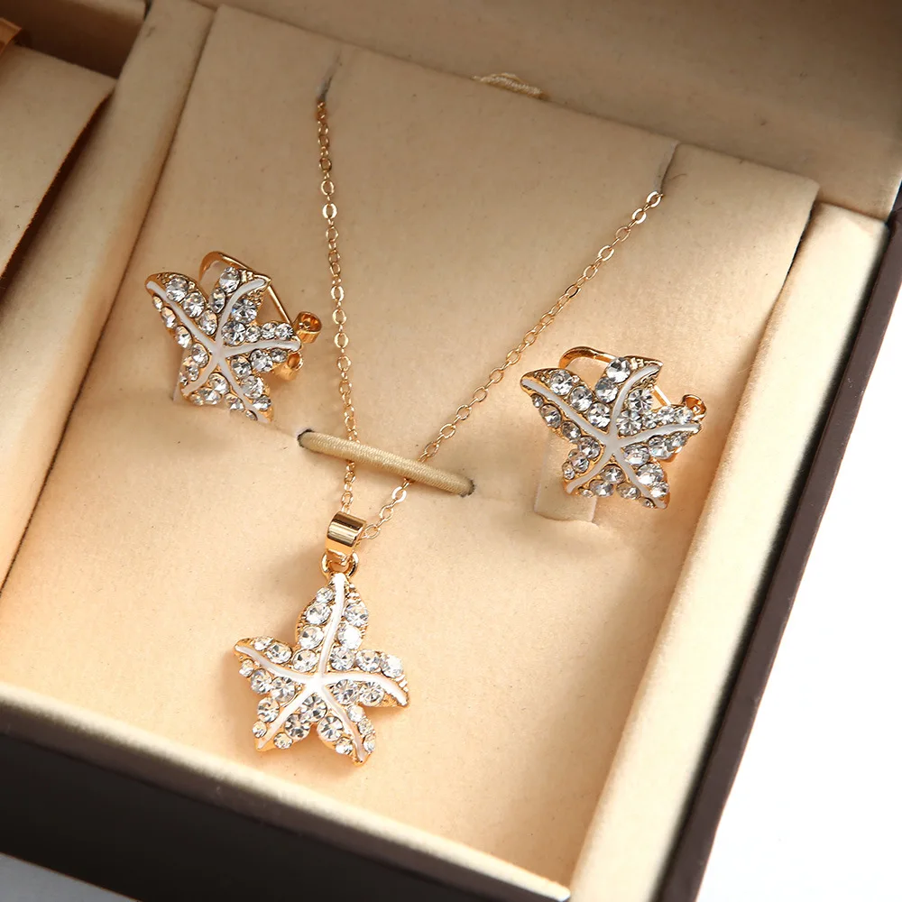 

4pcs / Set Women's Gift Set Beautifully Packaged Bracelet + Watch Set