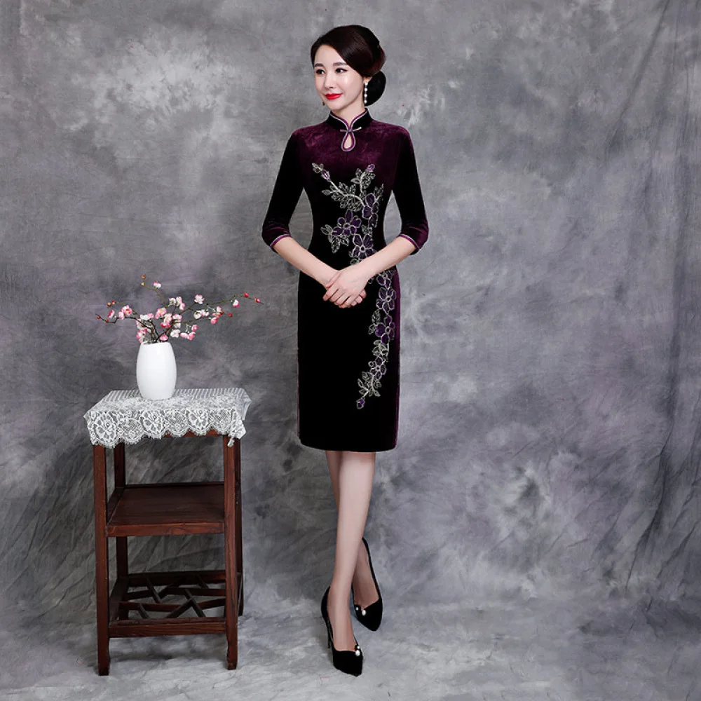

New Velvet Embroidered Female Elegant Cheongsam Retro Chinese Style Hollow Stand Collar Large Size Elastic Slim Banquet Dress