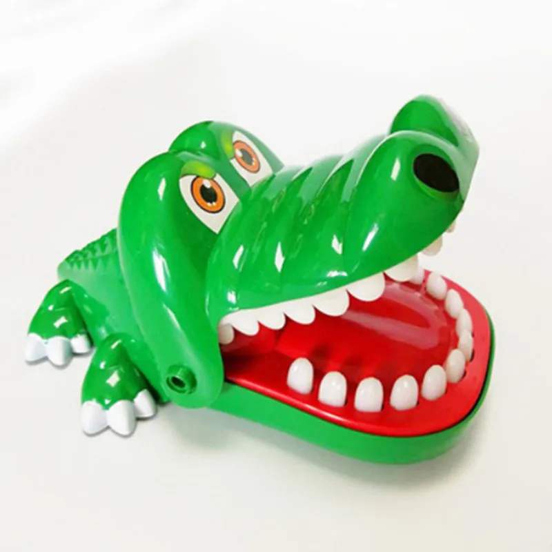 Крокодиловый кусающий палец большой рот экстракция зубов крокодиловый зуб рук
