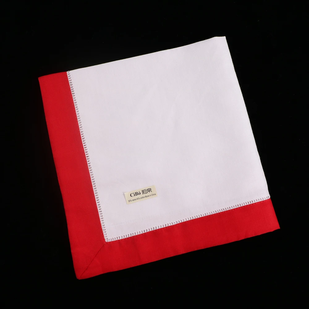 N037-R-20: 12 шт. белые столовые салфетки Hemstitch с красным подолом из хлопчатобумажной ткани Ramie с лестницей Hemstitch, столовое белье