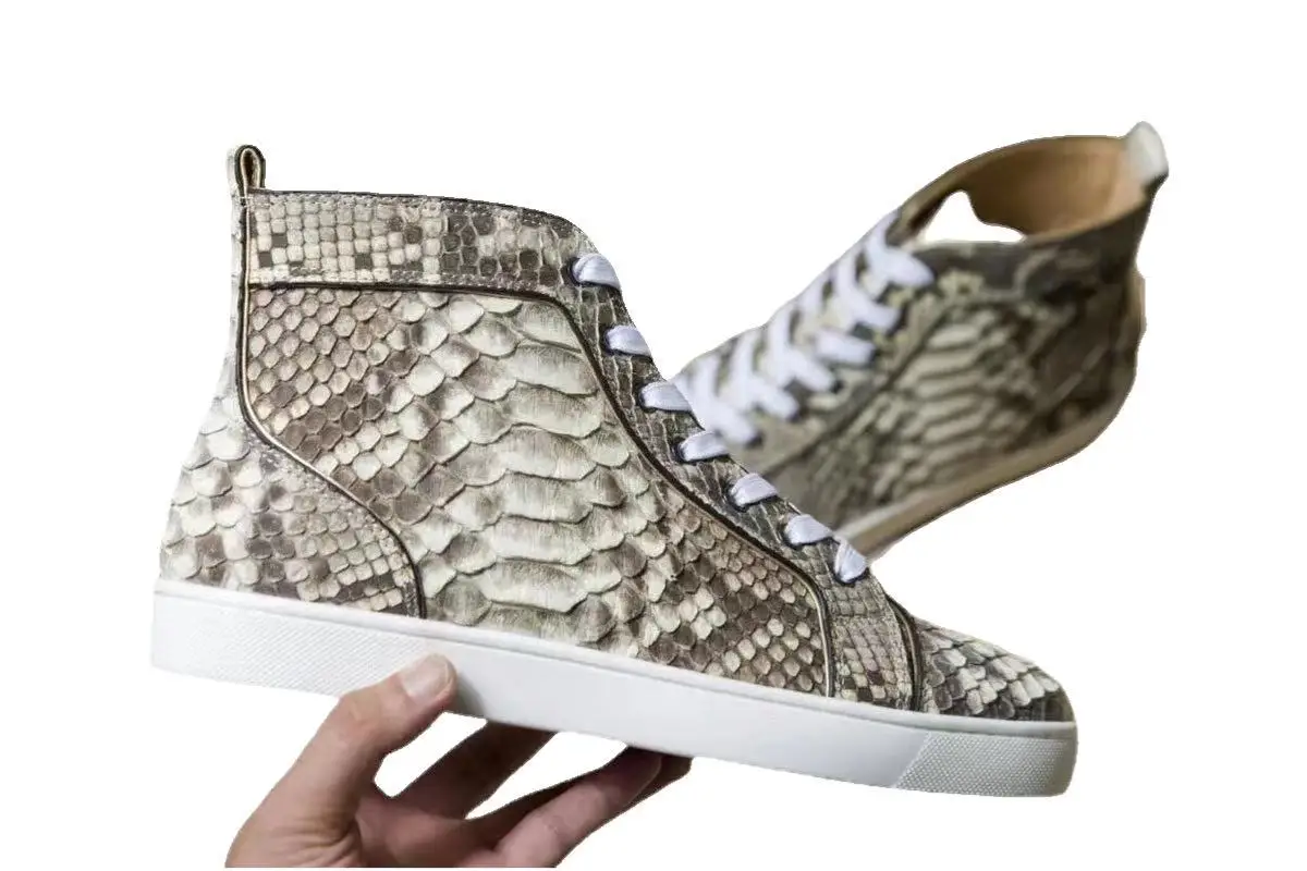 

Low Cut Red Bottom White Net Leather Sports Shoes Men Casual Flats Loafers Silver Rivets Toecap Graffiti