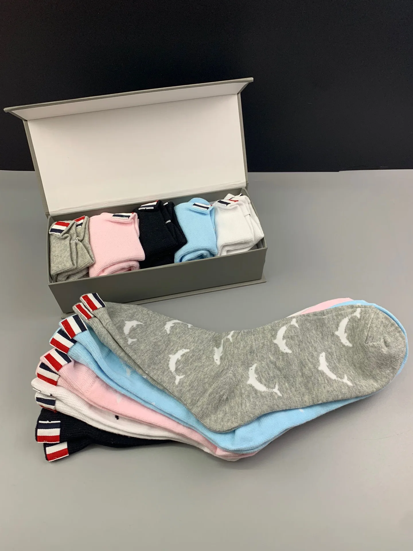 

NEW 2021 Fashion TB Brand Socks Men Women Cotton Striped Casual Crew Socks Hip Hop Dolphin Pattern Medium Socks Ins 5 Pairs