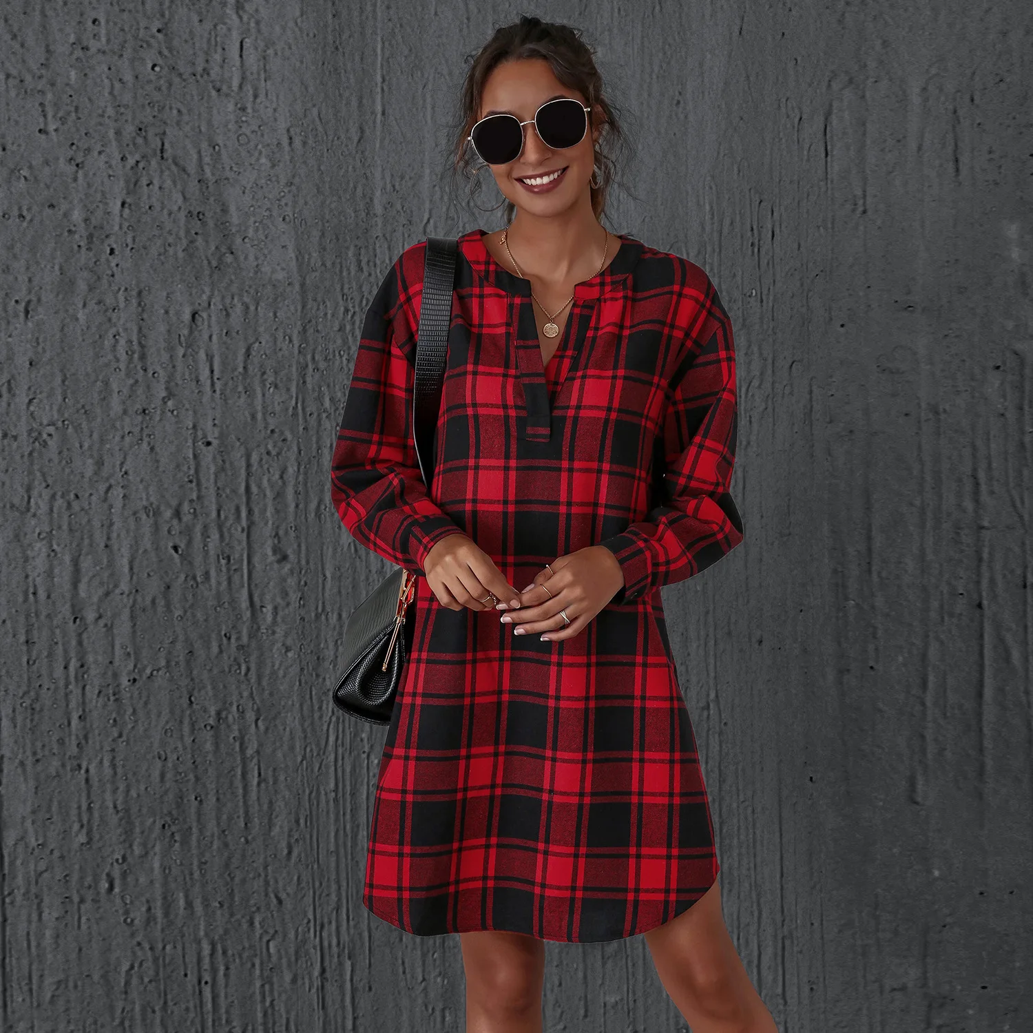 

Ladies 2020 Autumn Plaid Simple Loose Shirt Dress Fashion Black Red Plaid V-neck Casual Comfortable Long Sleeve Kneelength Dress