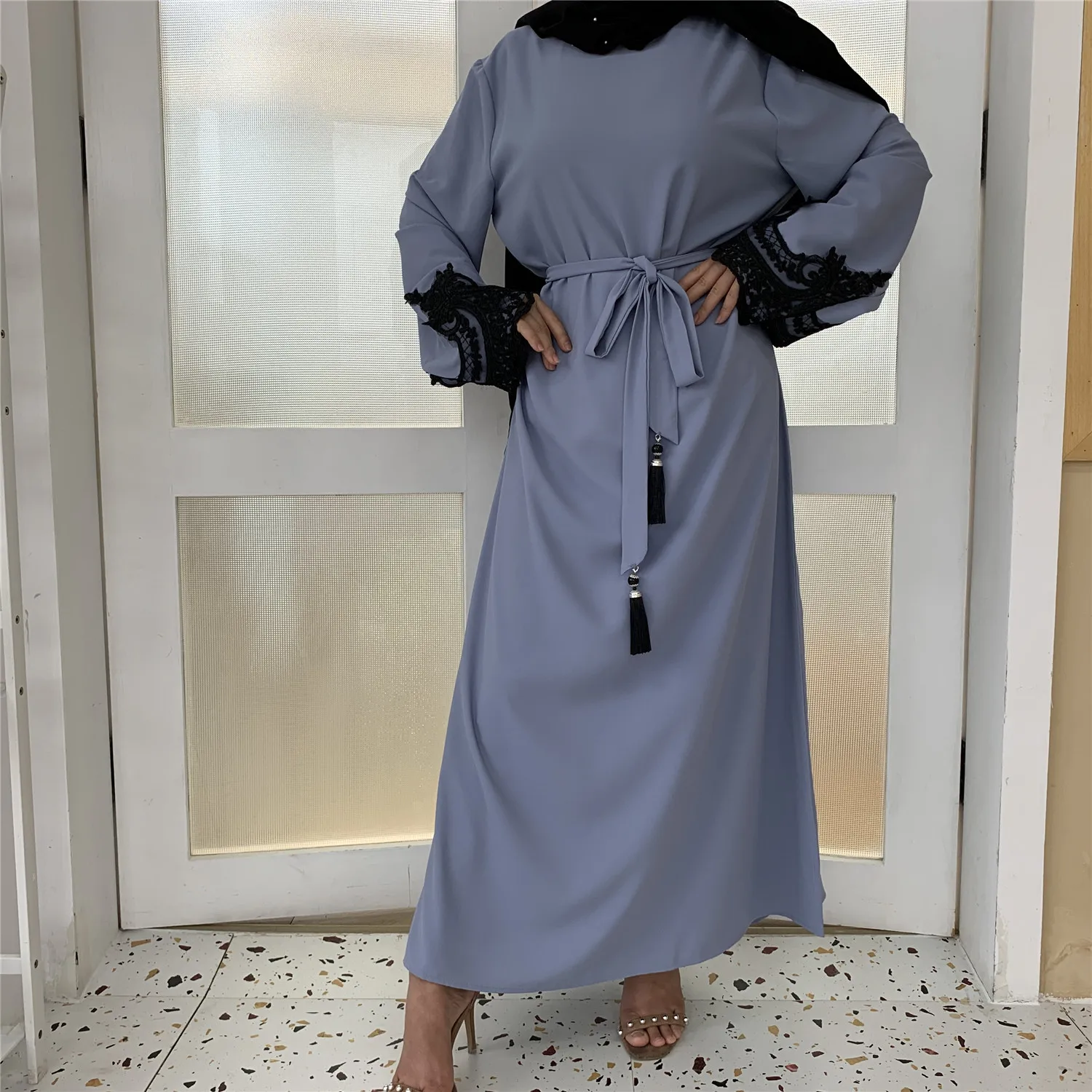 Мусульманское платье с длинным рукавом кружевное в стиле пэчворк поясом |