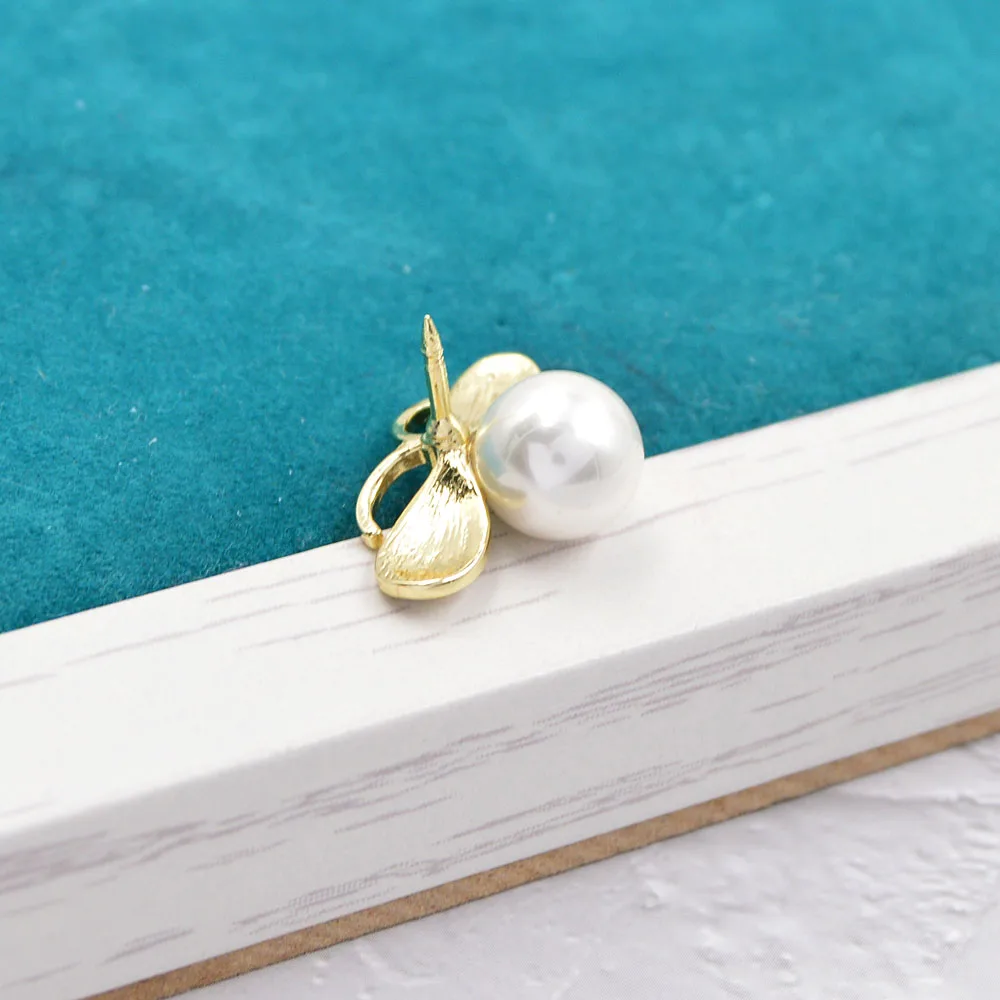 

CINDY XIANG New Rhinestone Butterfly Collar Pin Shirt Dress Jewelry Mini Sweet Gold Color Big Imitation Pearl Brooch Pins Gifts