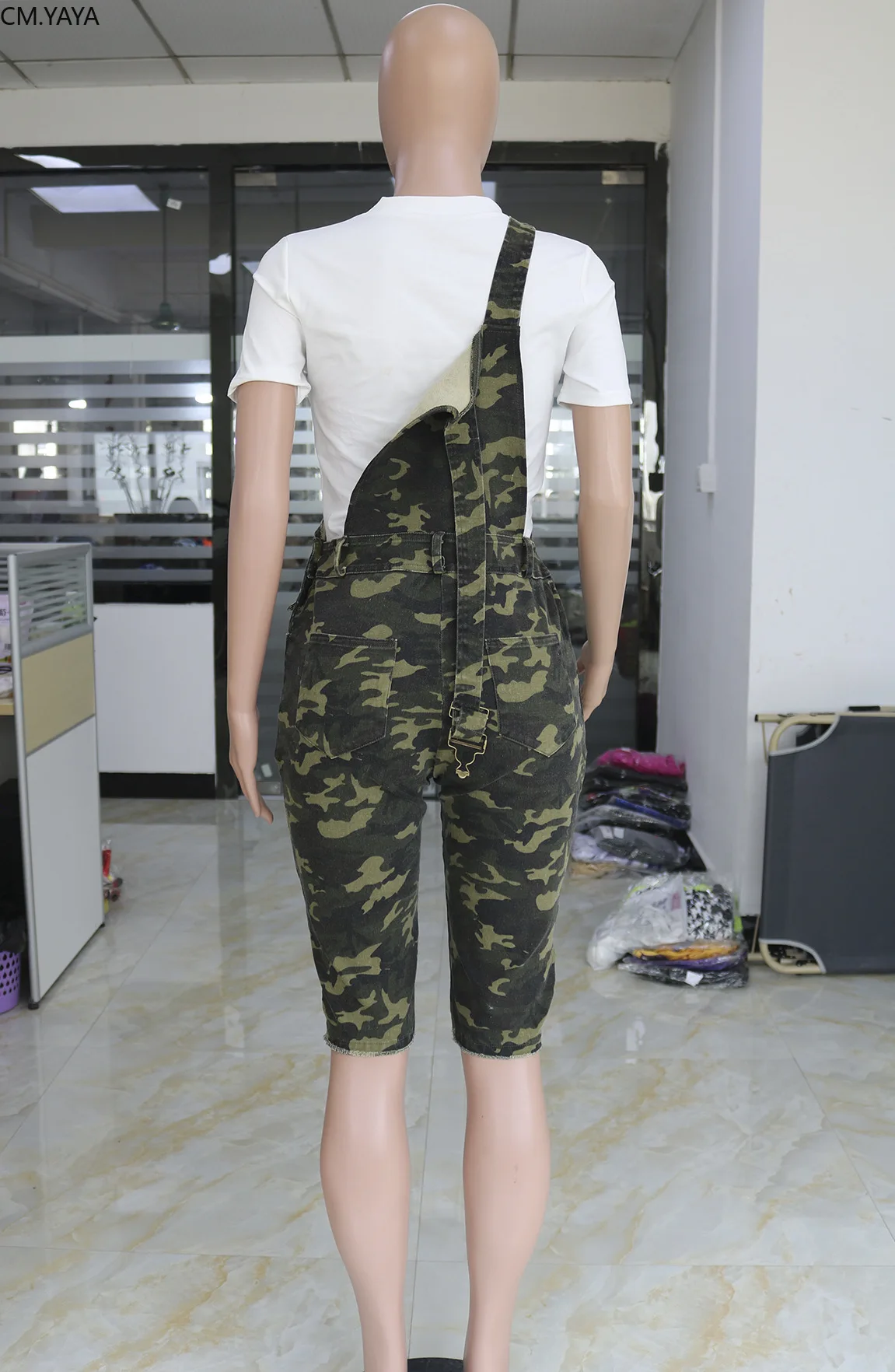 Женский винтажный комбинезон на бретельках камуфляжный без рукавов с дырками