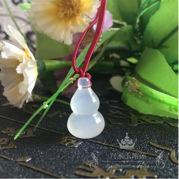 

Natural yellow Agate Jade Pith small gourd pendant child small fresh crystal necklace pendant with certificate