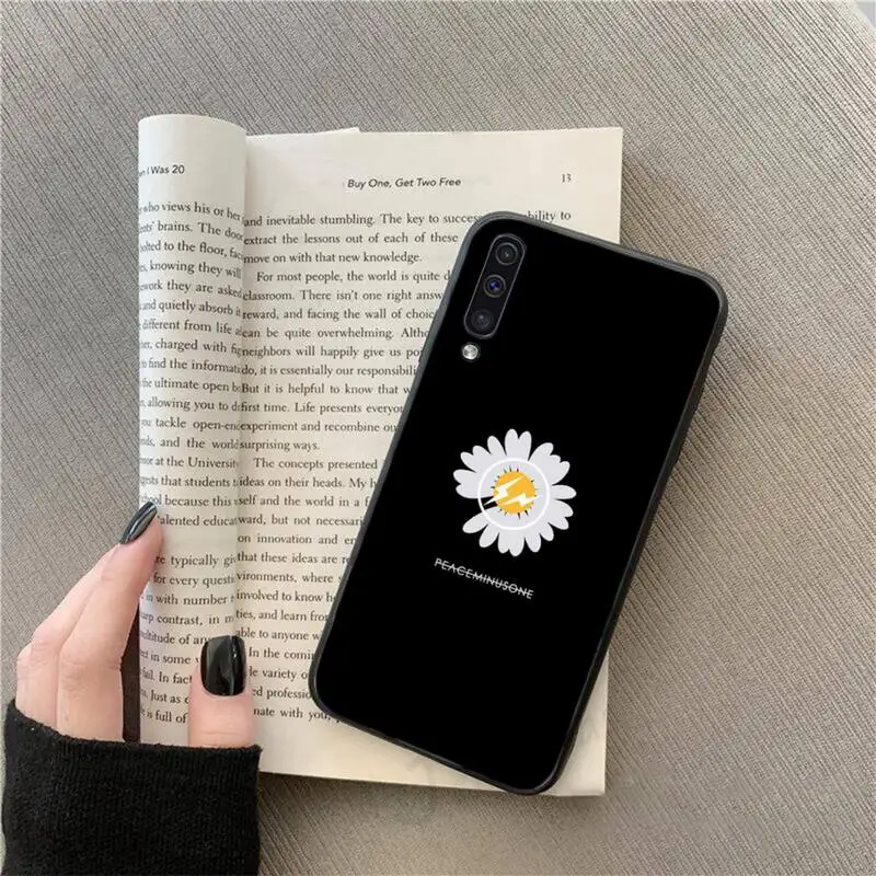 

Black White Daisy Flower Phone Case For Samsung galaxy S 9 10 20 A 10 21 30 31 40 50 51 71 s note 20 j 4 2018 plus