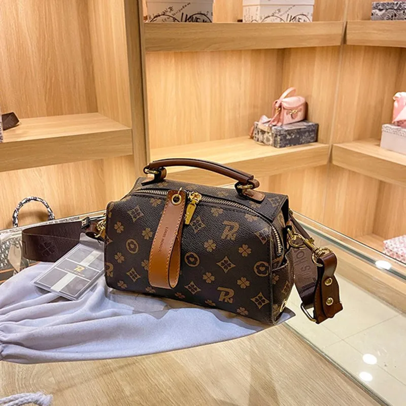 

Модная и простая Дамская портативная маленькая квадратная сумка с принтом, новинка 2021, дикая широкая сумка через плечо, сумка-мессенджер на ...