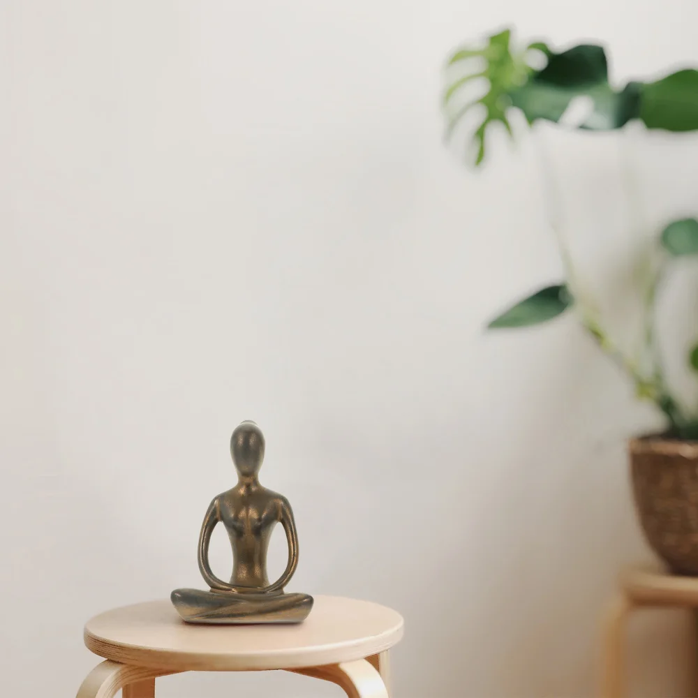 

2pcs Yoga Figurine Ornament Yoga Pose Sculpture Ornament Yoga Figurine Adornment