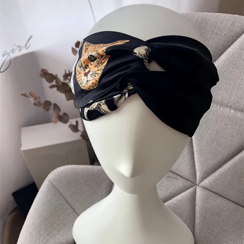 

Adults and older girls Classic print headband