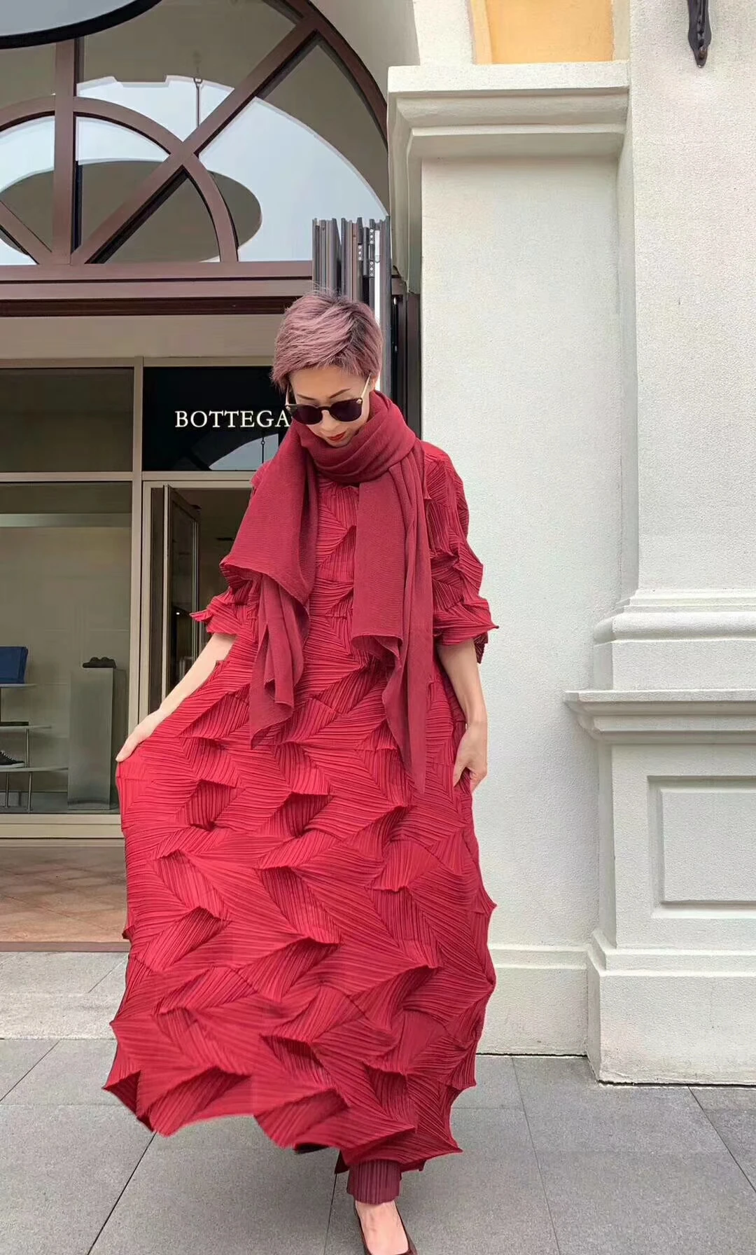 Горячая Miyake модное плиссированное платье со складками и бриллиантами, одноцветное Свободное длинное платье со стоячим воротником